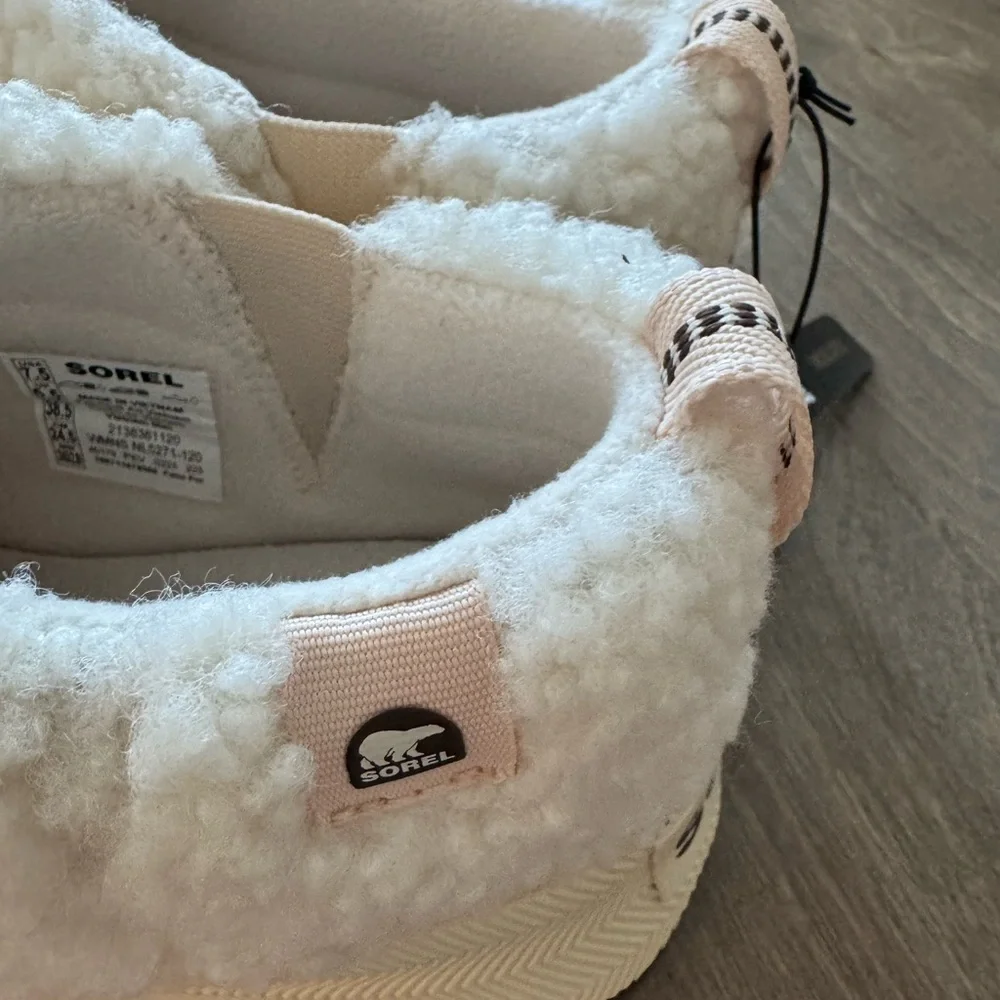 Sorel Out N About IV Mini Puffy Bootie Natural Cream Wedge Shoes Size 7.5 New